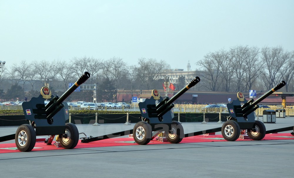 C&aacute;c khẩu đại b&aacute;c được sử dụng trong nghi lễ. (Ảnh: Vĩnh H&agrave;/Vietnam+)