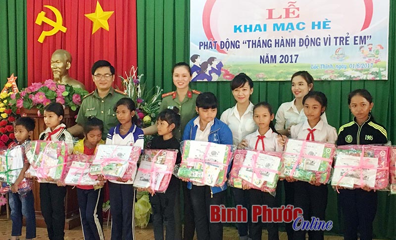 150 phần quà tặng trẻ em nghèo huyện Lộc Ninh