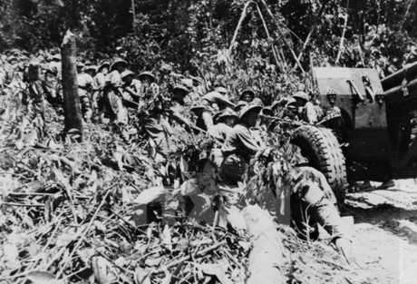 Nhin lai Chien thang Dien Bien Phu qua nhung buc anh - Anh 8