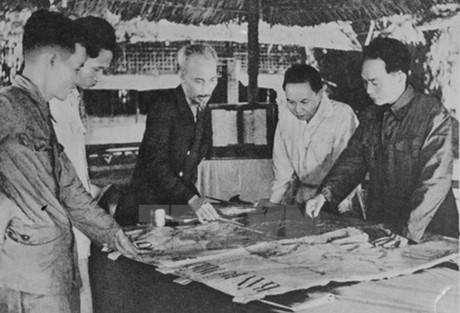 Nhin lai Chien thang Dien Bien Phu qua nhung buc anh - Anh 9