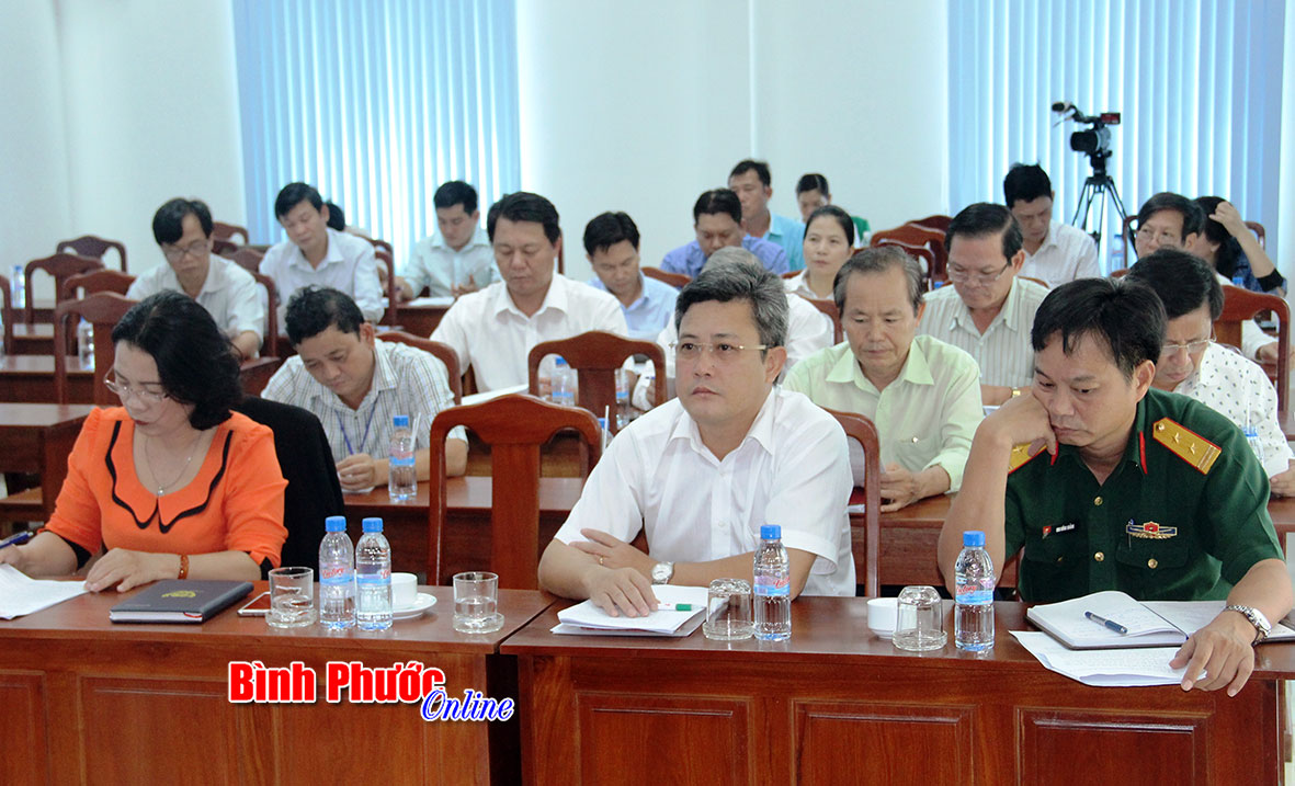 L&atilde;nh đạo c&aacute;c sở, ng&agrave;nh dự buổi giao ban