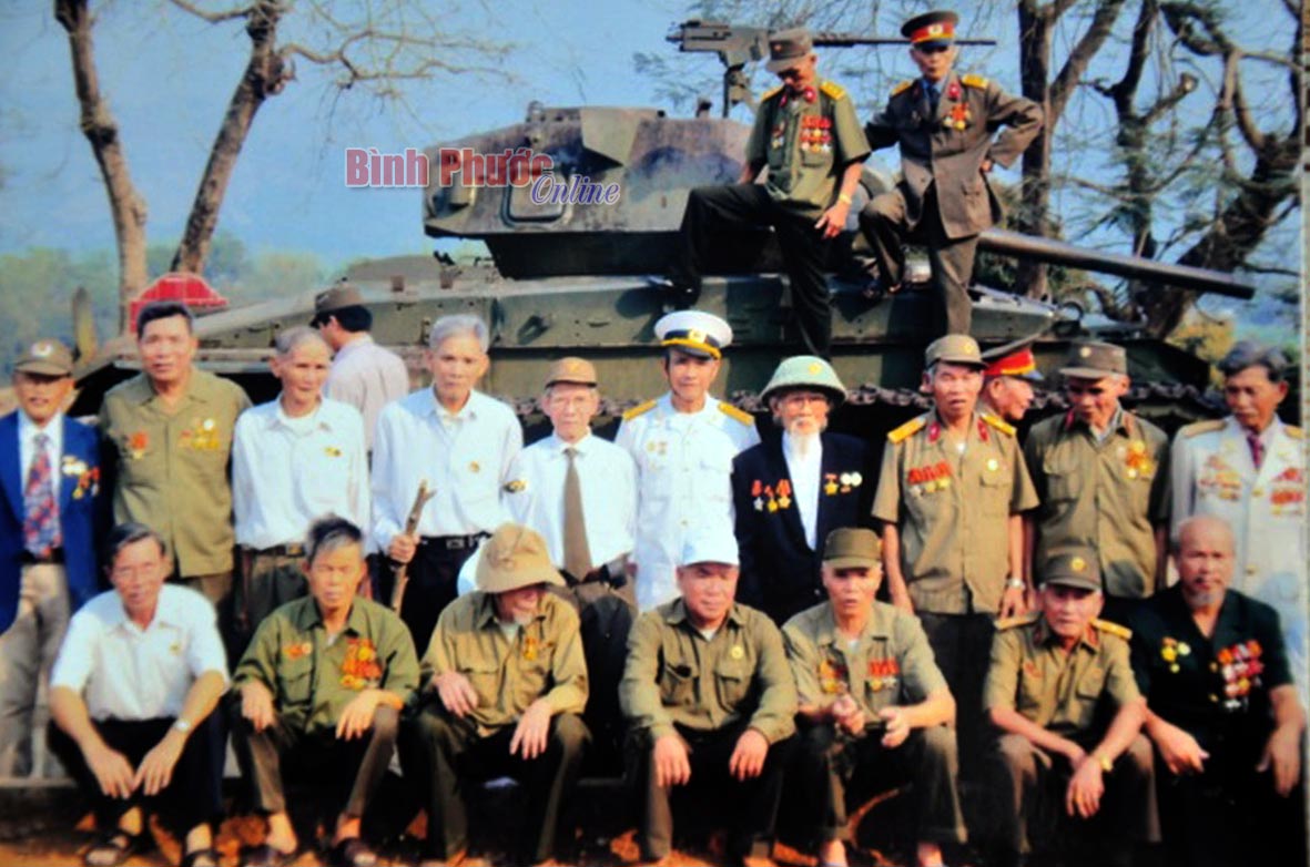 Những cựu chiến binh Điện Bi&ecirc;n của tỉnh B&igrave;nh Phước trong một lần về thăm lại chiến trường xưa