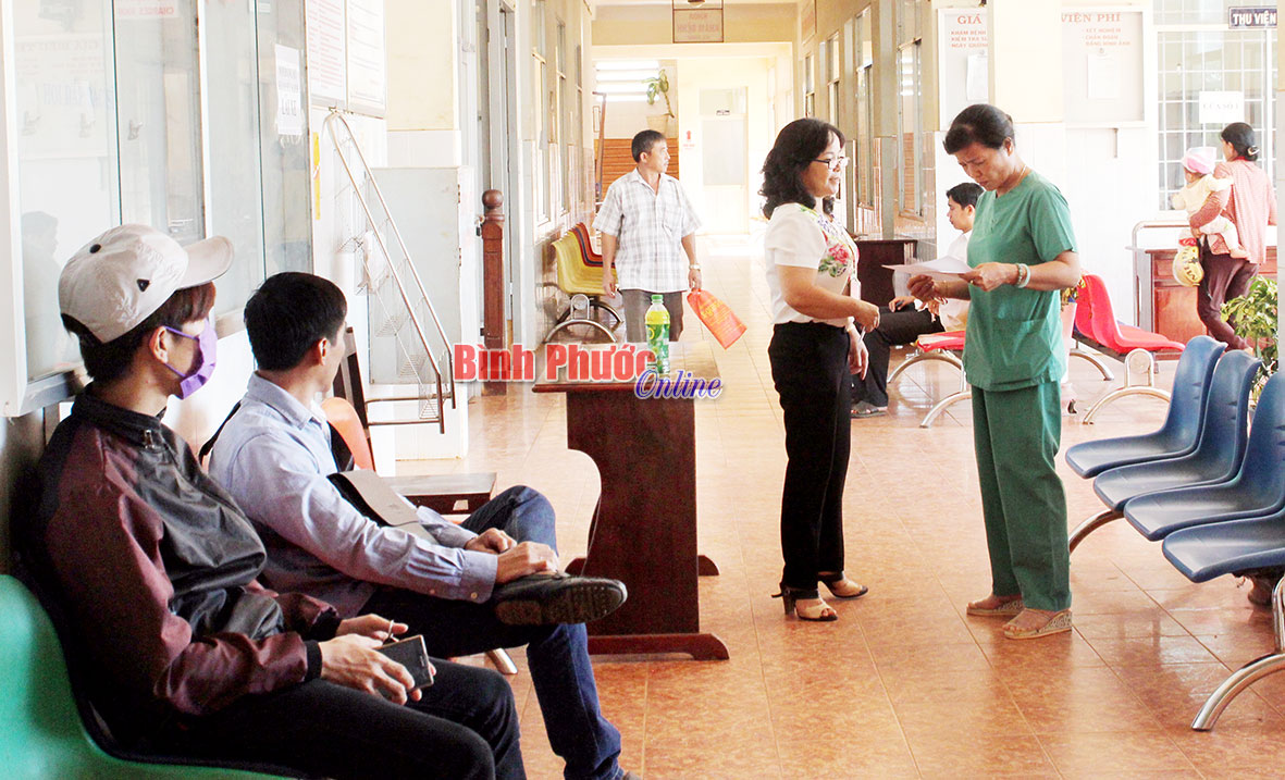 Ngày càng có nhiều người bệnh đến khám và điều trị tại Trung tâm Y tế huyện Lộc Ninh