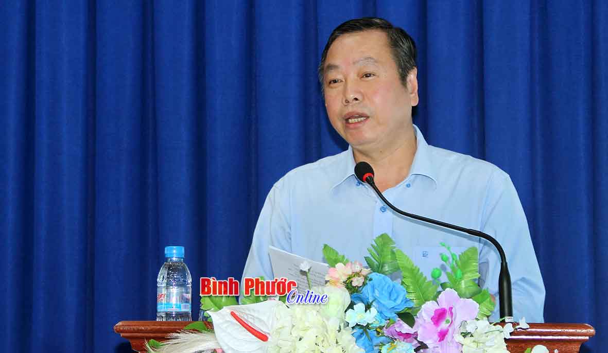 Phó chủ tịch UBND tỉnh Huỳnh Anh Minh chủ trì buổi họp giao ban Trung tâm Hành chính công tỉnh tuần 7