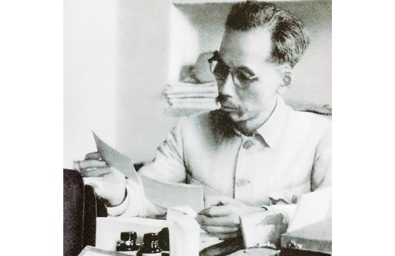 Chủ tịch Hồ Chí Minh làm việc tại Bắc Bộ Phủ năm 1946