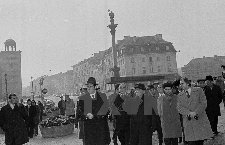 Tổng B&iacute; thư L&ecirc; Duẩn thăm Ba Lan (12/11/1975). (Ảnh: Tư liệu TTXVN)