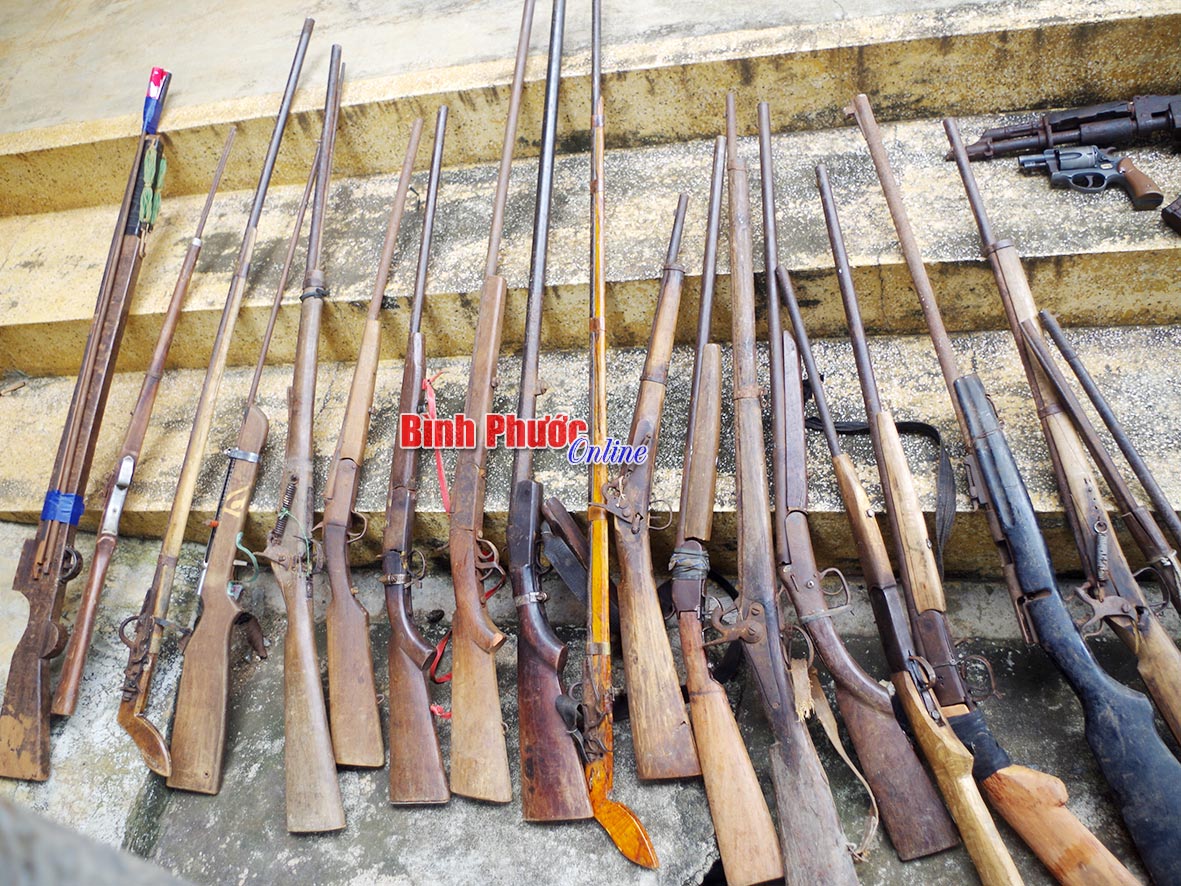Số súng tự chế do người dân tự nguyện giao nộp về Công an huyện Bù Đăng