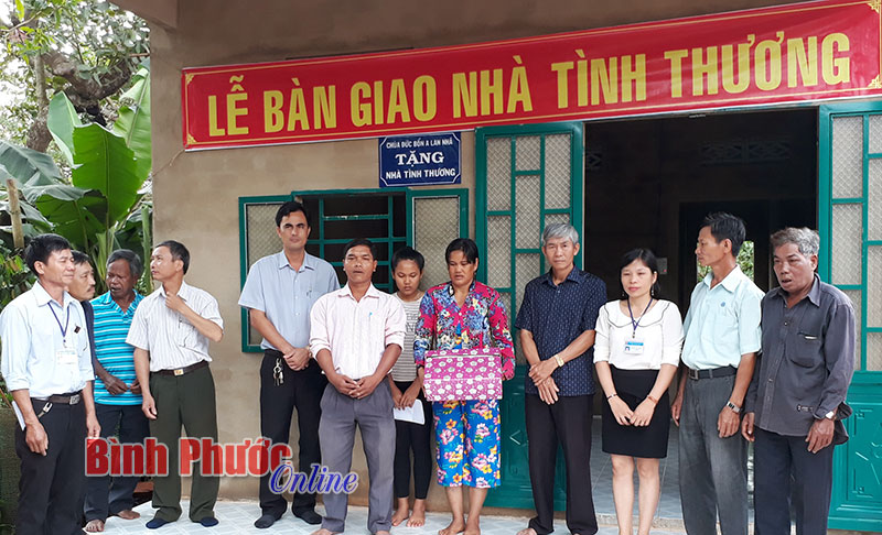 6 tháng, xã Đức Liễu trao tặng 10 căn nhà tình thương