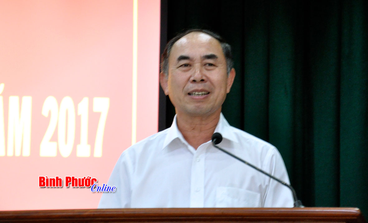 Phó chủ tịch UBND tỉnh Nguyễn Tiến Dũng yêu cầu đẩy mạnh truyền thông, tăng cường kiểm soát bệnh tật trong mùa mưa 2017