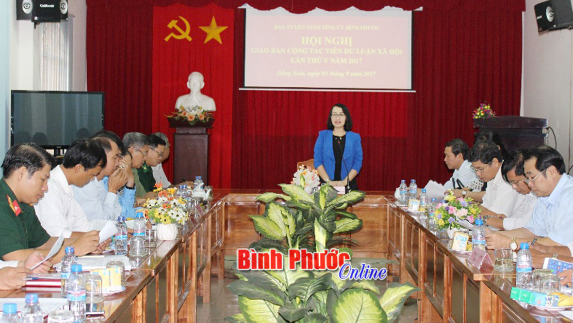 Ph&oacute; ban Tuy&ecirc;n gi&aacute;o Tỉnh ủy Nguyễn Thị Minh Nh&acirc;m l&agrave;m r&otilde; th&ecirc;m những vấn đề dư luận x&atilde; hội quan t&acirc;m