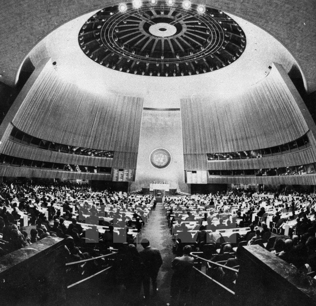 Phiên khai mạc Kỳ họp thứ 32 Đại hội đồng Liên hợp quốc tại New York (Mỹ) ngày 20/9/1977 thông qua Nghị quyết công nhận Việt Nam là thành viên của Liên hợp quốc. (Ảnh: Tư liệu TTXVN)