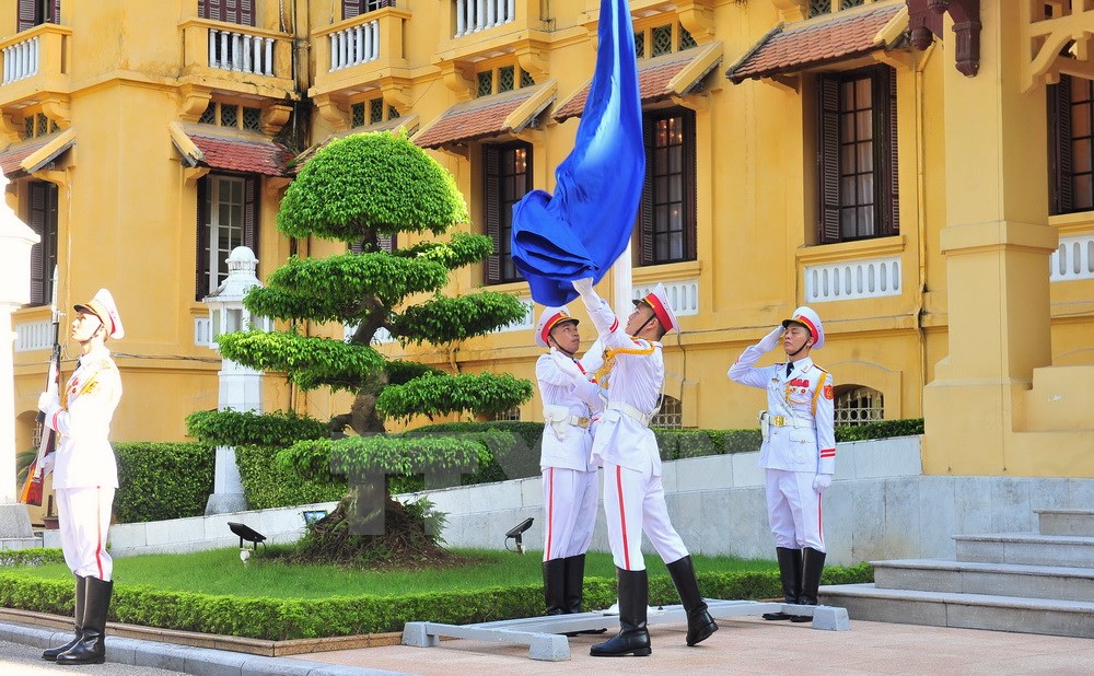 Lễ thượng cờ tại trụ sở Bộ Ngoại giao. (Ảnh: Nguyễn Khang/TTXVN)