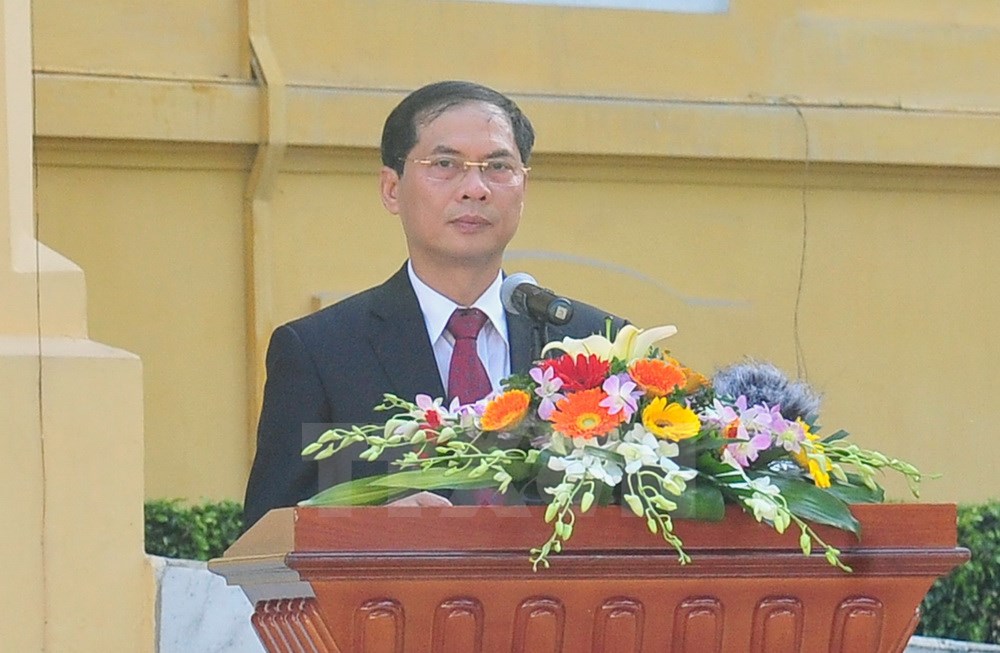 Thứ trưởng Thường trực Bộ Ngoại giao B&ugrave;i Thanh Sơn ph&aacute;t biểu tại lễ thượng cờ tại trụ sở Bộ Ngoại giao. (Ảnh: Nguyễn Khang/TTXVN)