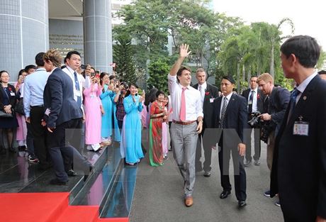 Thu tuong Trudeau binh di, coi mo khi gap go sinh vien TP.HCM - Anh 2