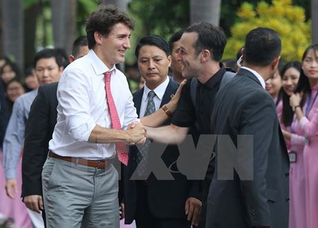 Thu tuong Trudeau binh di, coi mo khi gap go sinh vien TP.HCM - Anh 3