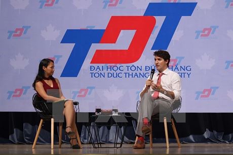 Thu tuong Trudeau binh di, coi mo khi gap go sinh vien TP.HCM - Anh 6