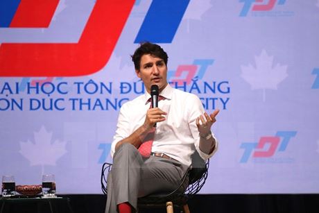 Thu tuong Trudeau binh di, coi mo khi gap go sinh vien TP.HCM - Anh 7