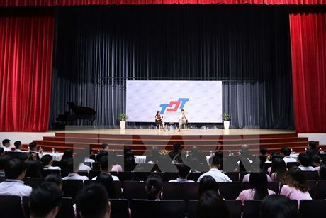 Thu tuong Trudeau binh di, coi mo khi gap go sinh vien TP.HCM - Anh 9