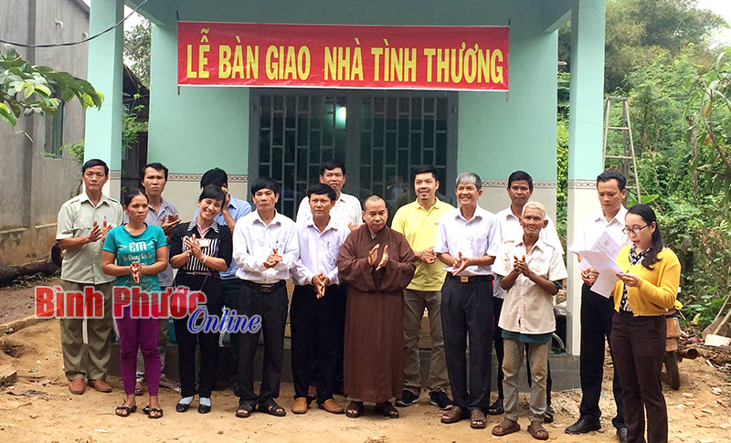 Hội Nông dân thị xã Bình Long trao nhà tình thương