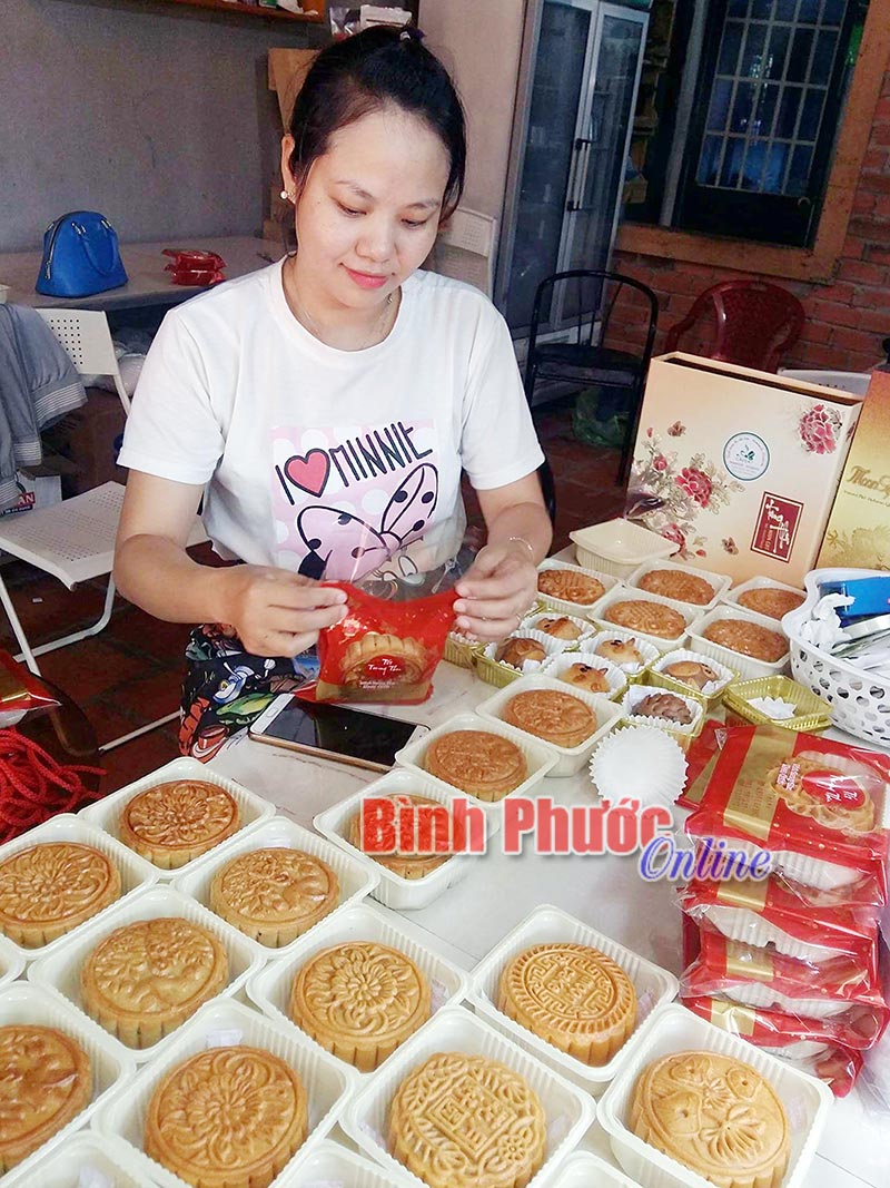 Làm bánh trung thu tại nhà