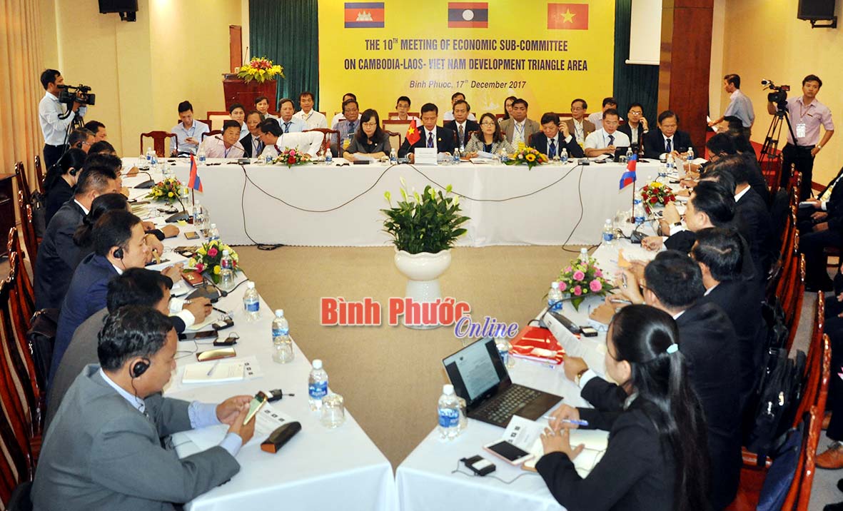 Đại biểu dự hội nghị Tiểu ban Kinh tế lần thứ 10 khu vực Tam giác phát triển Campuchia - Lào - Việt Nam diễn ra sáng 17-12 - Ảnh: T.Phương