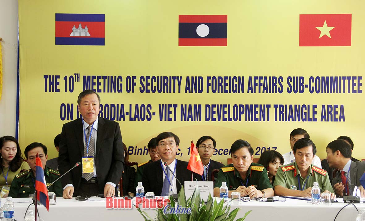 Phó chủ tịch UBND tỉnh Huỳnh Anh Minh phát biểu tại hội nghị Tiểu ban An ninh - đối ngoại lần thứ 10 khu vực Tam giác phát triển Campuchia - Lào - Việt Nam - Ảnh: Quang Minh