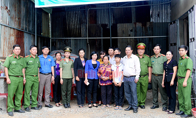 Trao tặng 2 căn nhà tại Phú Riềng