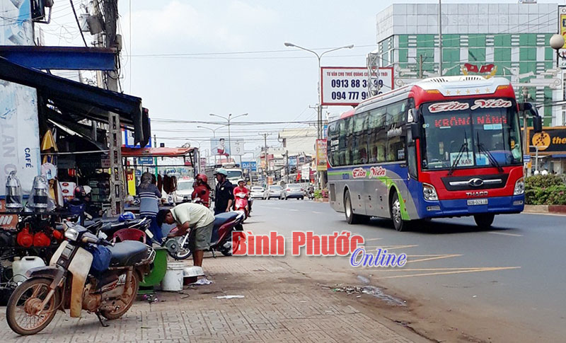 Vỉa hè bị chiếm dụng