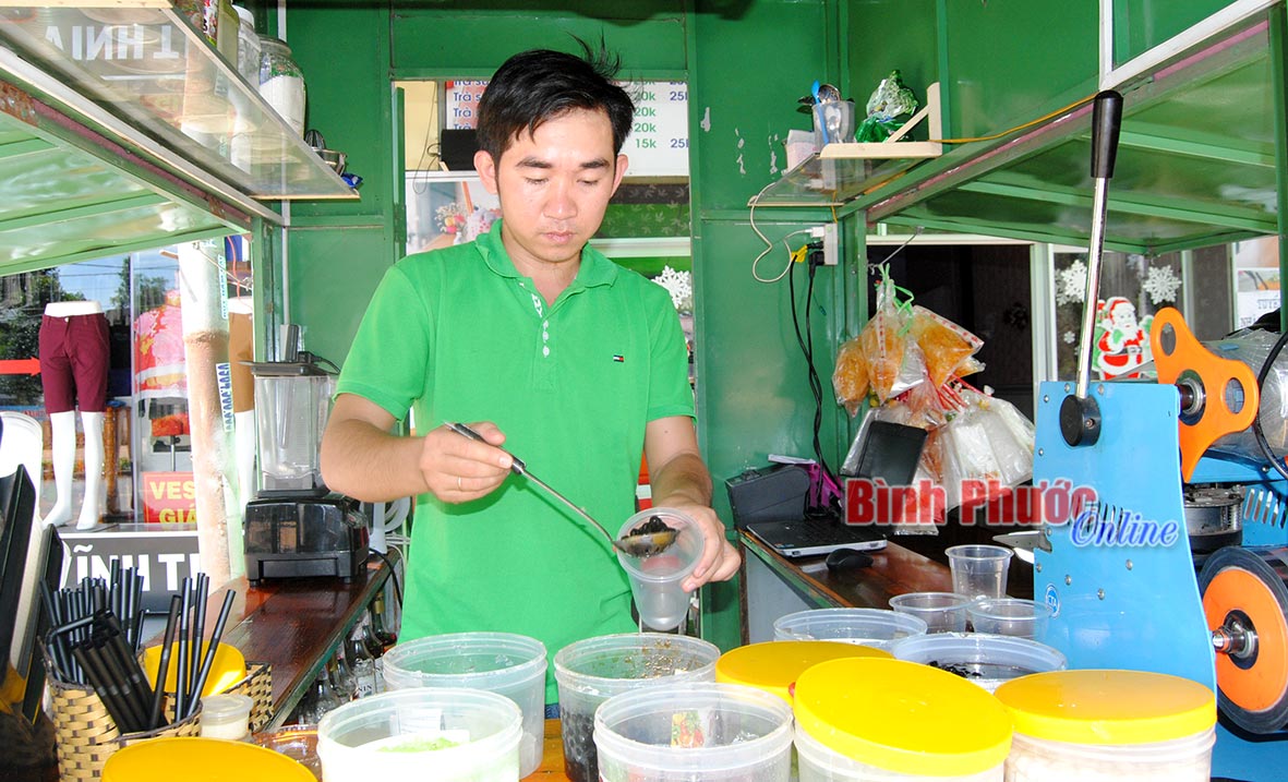 Anh Lê Thành Tâm khởi nghiệp bằng quán trà sữa Mộc với mong muốn tạo thêm điểm hẹn cho các bạn trẻ giao lưu, gặp gỡ