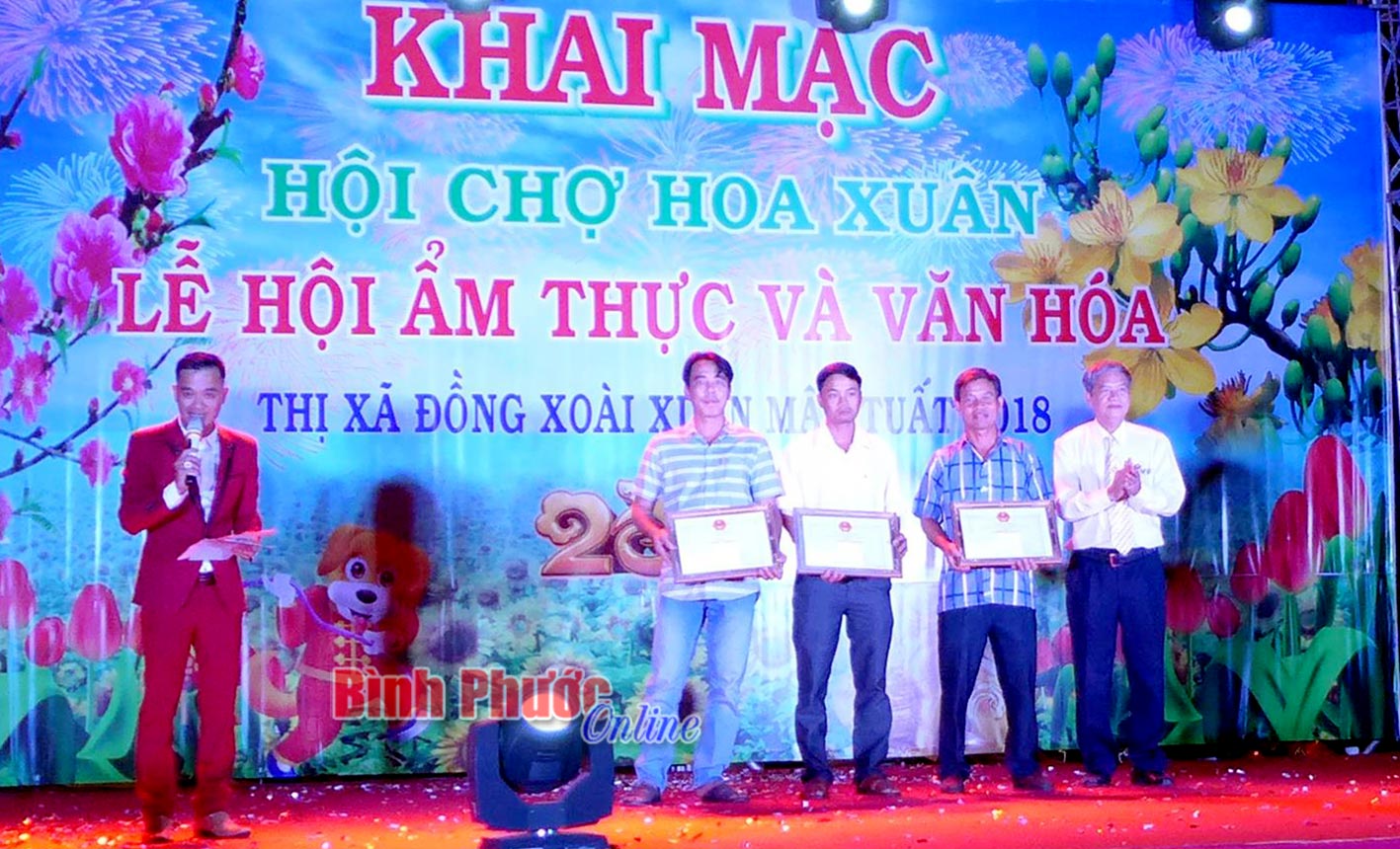 Đồng Xoài khai mạc hội chợ hoa xuân và lễ hội ẩm thực 2018