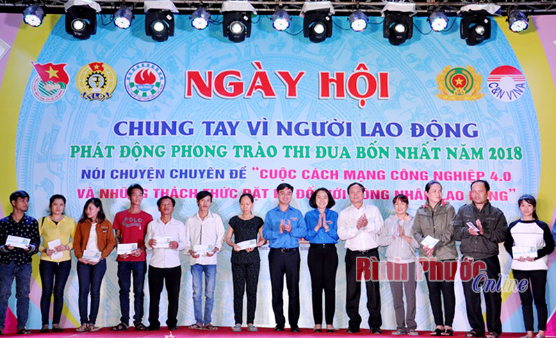 Sôi nổi ngày hội “Chung tay vì người lao động”