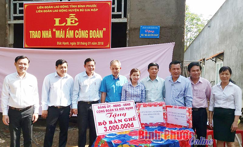 “Mái ấm công đoàn” tặng đoàn viên nghèo