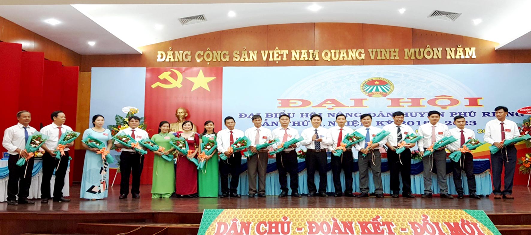 Ban chấp hành Hội Nông dân huyện Phú Riềng nhiệm kỳ2018-2023 ra mắt đại hội
