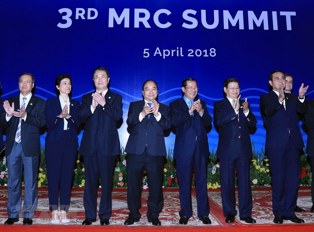 Sáng 5-4, Thủ tướng Nguyễn Xuân Phúc dự khai mạc Phiên toàn thể Hội nghị Cấp cao Ủy hội sông Mekong quốc tế lần thứ 3 tại Thành phố Siem Reap, Vương quốc Campuchia. (Ảnh: TTXVN)