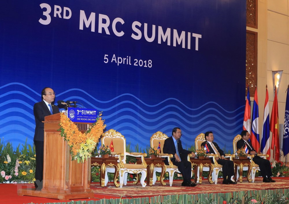 Sáng 5-4, Thủ tướng Nguyễn Xuân Phúc dự và phát biểu tại Phiên toàn thể Hội nghị Cấp cao Ủy hội sông Mekong quốc tế lần thứ 3, tại Thành phố Siem Reap, Vương quốc Campuchia. (Ảnh: TTXVN)