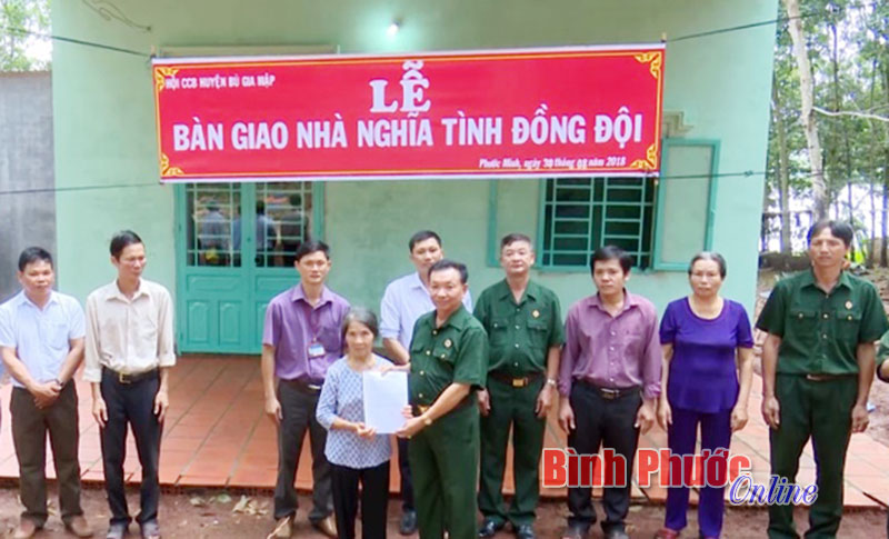 Trao nhà “Nghĩa tình đồng đội” tặng cựu chiến binh