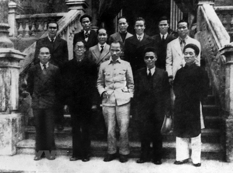 Chính phủ lâm thời Việt Nam Dân chủ Cộng hòa ra mắt sau khi Cách mạng Tháng Tám thành công. (Ảnh: TTXVN)