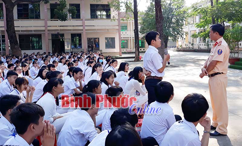 Đồng Xoài: Tuyên truyền luật giao thông cho học sinh, sinh viên