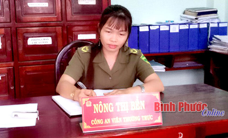 Hành động đẹp của nữ công an xã