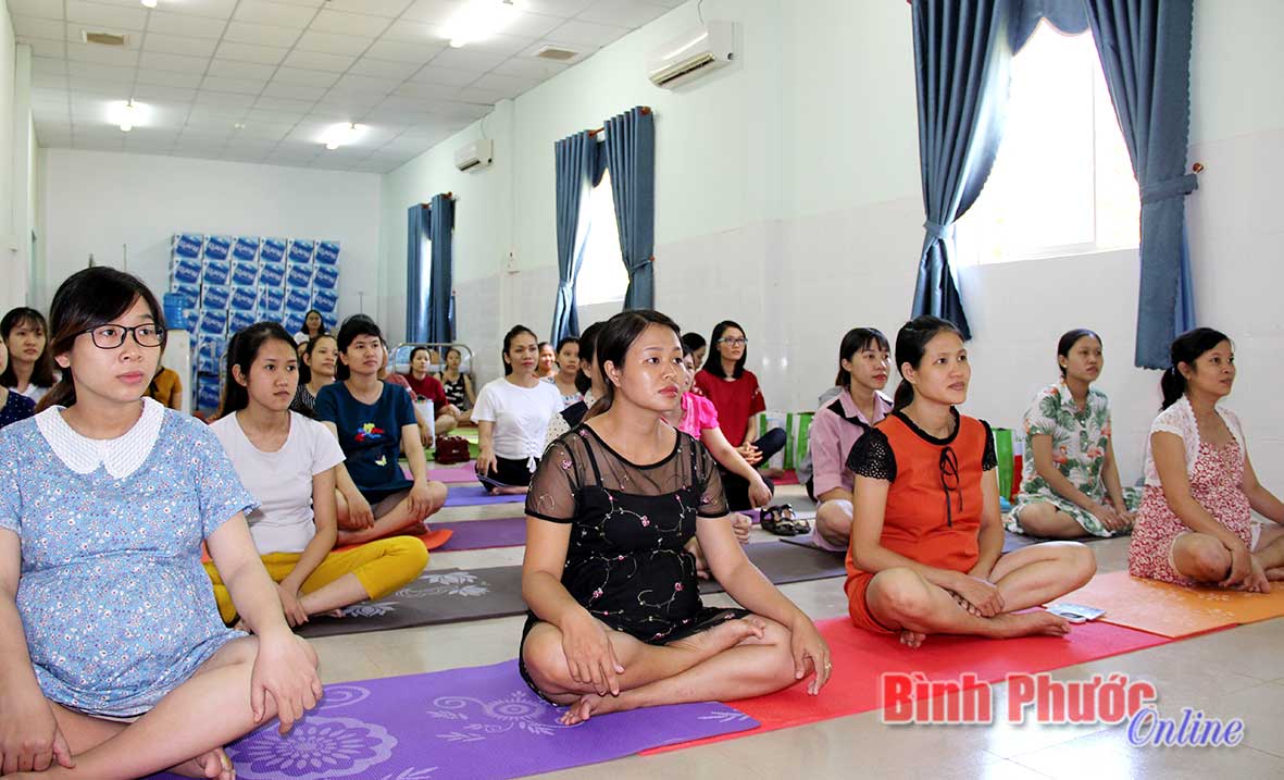 Phụ nữ mang thai được hướng dẫn các bài tập yoga phù hợp