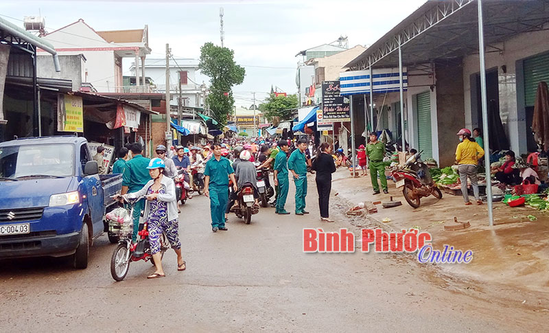 Đức Phong giải tỏa, xử lý lấn chiếm lòng, lề đường