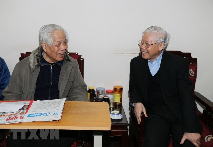 Tổng B&iacute; thư Nguyễn Ph&uacute; Trọng đến thăm, ch&uacute;c Tết v&agrave; ch&uacute;c thọ nguy&ecirc;n Tổng B&iacute; thư Đỗ Mười (H&agrave; Nội, ng&agrave;y 2/2/2018), nh&acirc;n kỷ niệm 88 năm Ng&agrave;y th&agrave;nh lập Đảng Cộng sản Việt Nam v&agrave; đ&oacute;n Tết nguy&ecirc;n đ&aacute;n Mậu Tuất 2018. (Ảnh: Tr&iacute; Dũng/TTXVN)