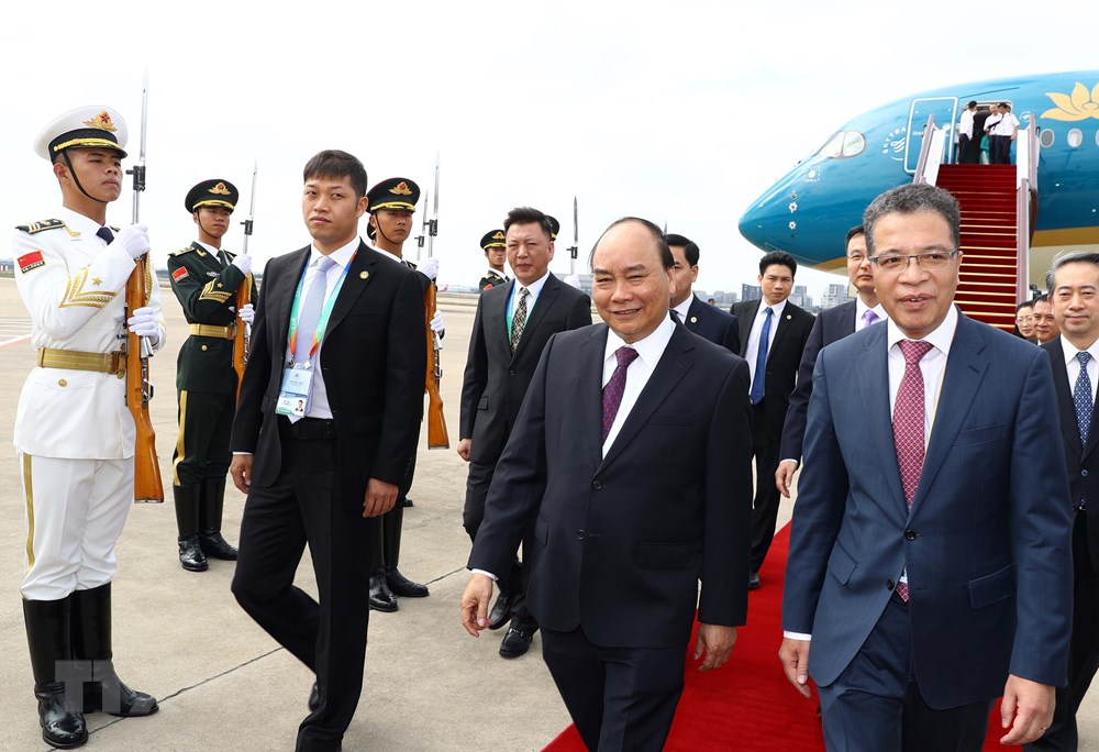 Lễ đón Thủ tướng Nguyễn Xuân Phúc tại sân bay Hồng Kiều, Thượng Hải. (Ảnh: Thống Nhất/TTXVN)