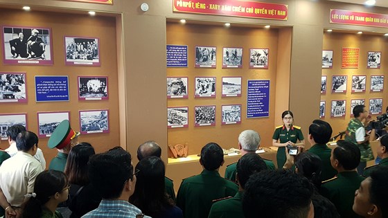 300 tư liệu, hiện vật qu&yacute; tại triển l&atilde;m kỷ niệm 40 năm chiến tranh bi&ecirc;n giới T&acirc;y Nam ảnh 2