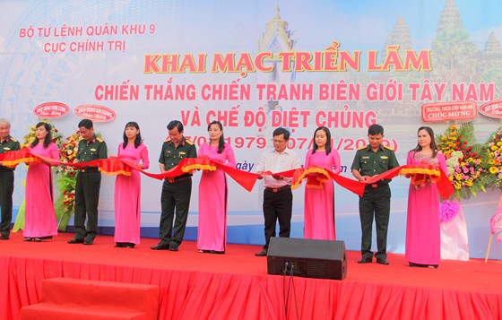 300 tư liệu, hiện vật qu&yacute; tại triển l&atilde;m kỷ niệm 40 năm chiến tranh bi&ecirc;n giới T&acirc;y Nam ảnh 1