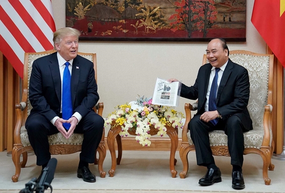Thủ tướng Nguyễn Xu&acirc;n Ph&uacute;c hội kiến với Tổng thống Hoa Kỳ Donald Trump.