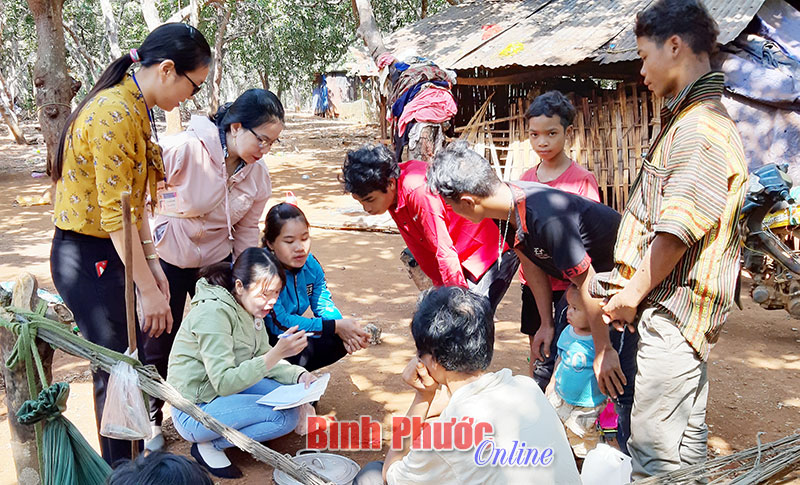 Bom Bo: 3 bé gái nghi bị ngộ độc trái cây