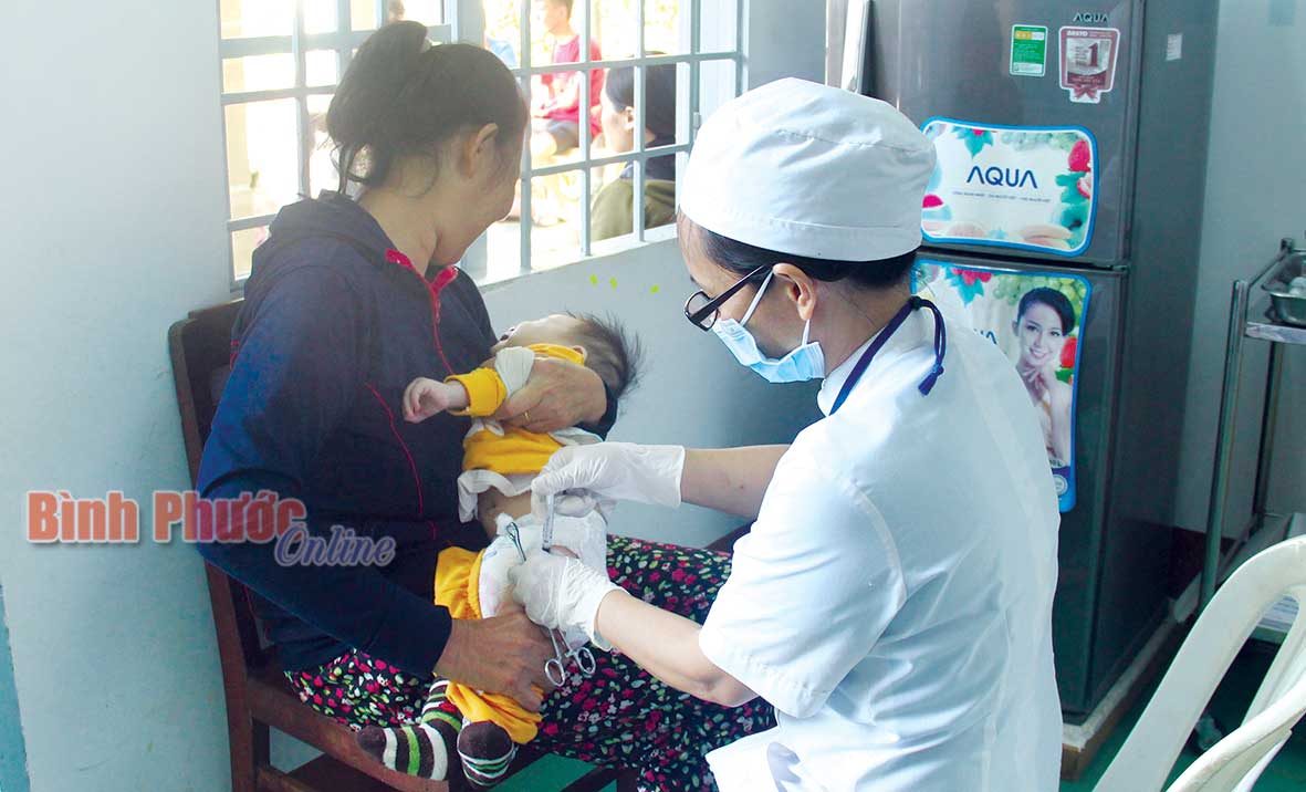 Tiêm chủng cho trẻ tại Trạm Y tế phường Hưng Chiến