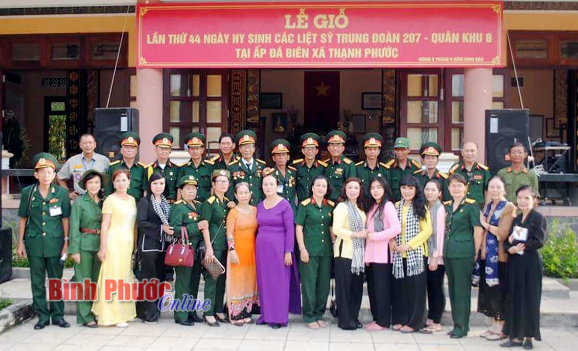 Đội CCB tình nguyện huyện Bù Đăng tại lễ giỗ lần thứ 44 ngày hy sinh các liệt sĩ Trung đoàn 207, Quân khu 8 ở ấp Đá Biên, xã Thạnh Phước, huyện Thạnh Trị, tỉnh Long An