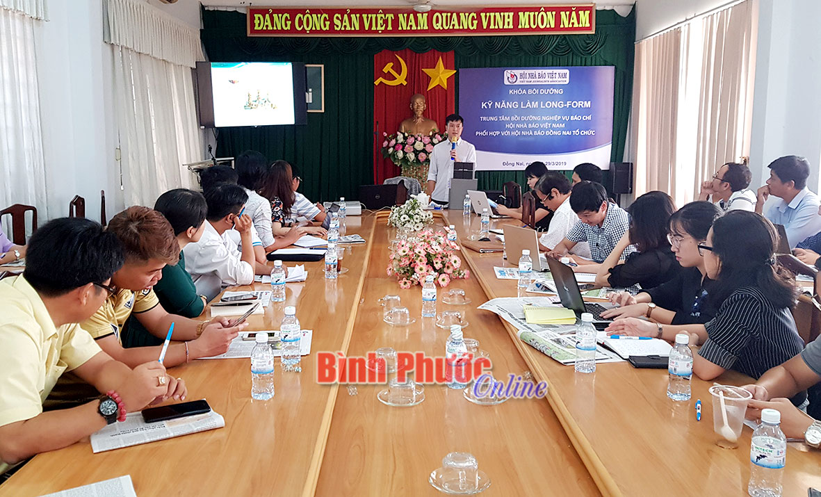 Kh&oacute;a bồi dưỡng thu h&uacute;t khoảng 40 c&aacute;n bộ, ph&oacute;ng vi&ecirc;n, bi&ecirc;n tập vi&ecirc;n đến từ 39 cơ quan b&aacute;o ch&iacute; ở khu vực Đ&ocirc;ng Nam bộ v&agrave; T&acirc;y Nguy&ecirc;n tham gia